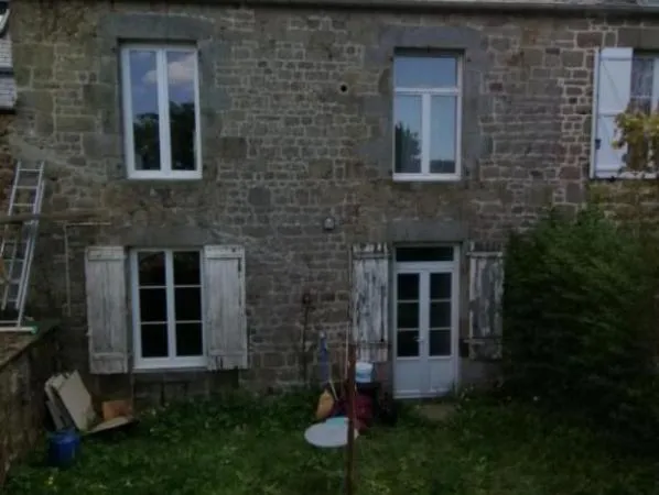 CARROUGES (61320) Maison de bourg, 4 pièces, 3 chambres , 75 m2 environ PRIX 44 500 honoraires 11,25
