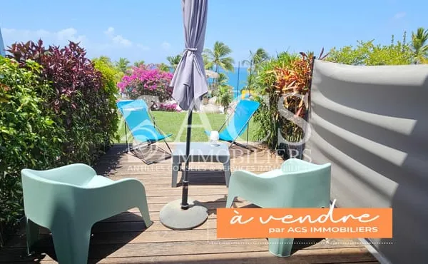 Magnifique studio avec terrasse, deck, jardin et vue mer
