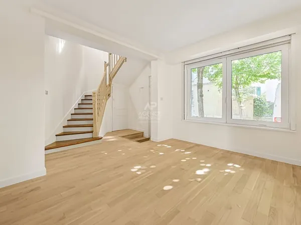 Maison de ville à Nanterre 109 m² (89 m² carrez)-IDEAL PROFESSION LIBERALE