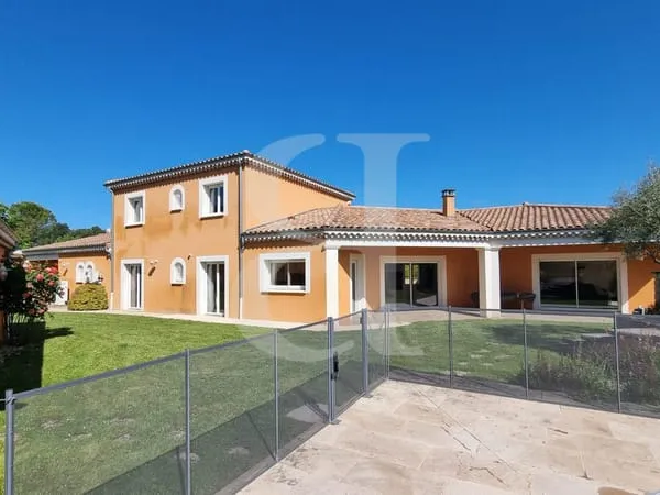 Belle maison familiale sur Pernes les Fontaines