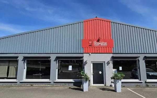 Local commercial 645 m²
