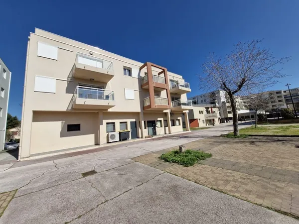 LA GARDE: Appartement 2 pièces en dernier étage