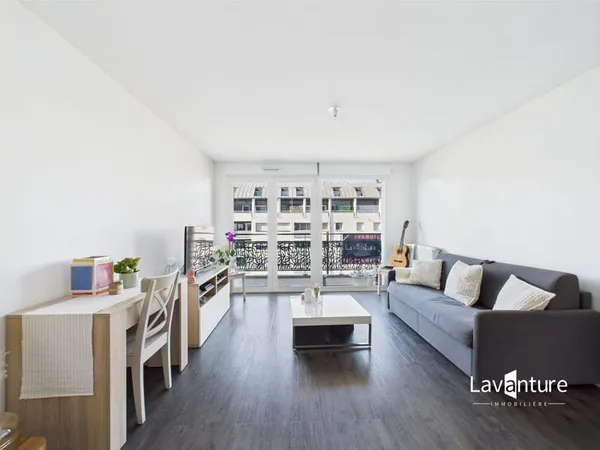 Investissement locatif - 2 pièces avec balcon et parking