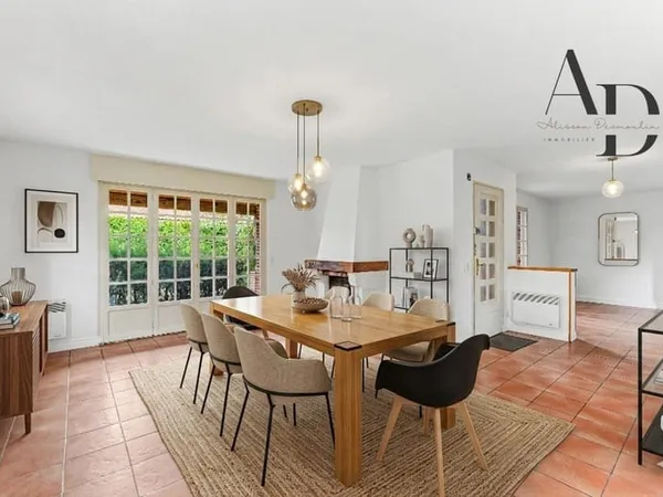 Maison Familiale de Caractère - 161 m² de Calme et de Volume