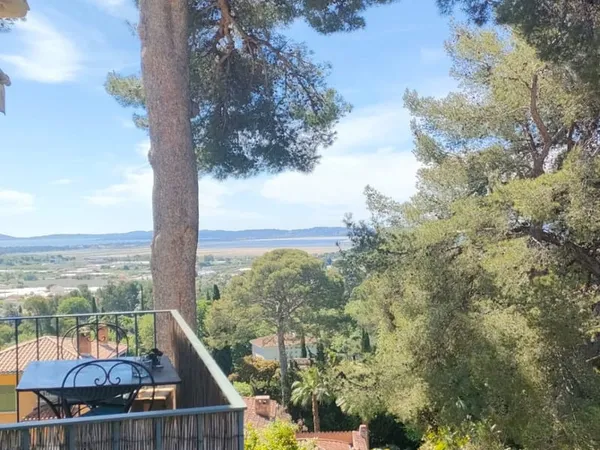 Hyères, Costebelle, studio 21M2, balcon vue mer, place de pa