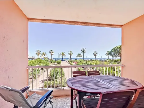 FRÉJUS PLAGE - T2 Vue Mer et Jardin - À Vendre !