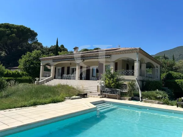 Belle maison avec piscine à Nyons