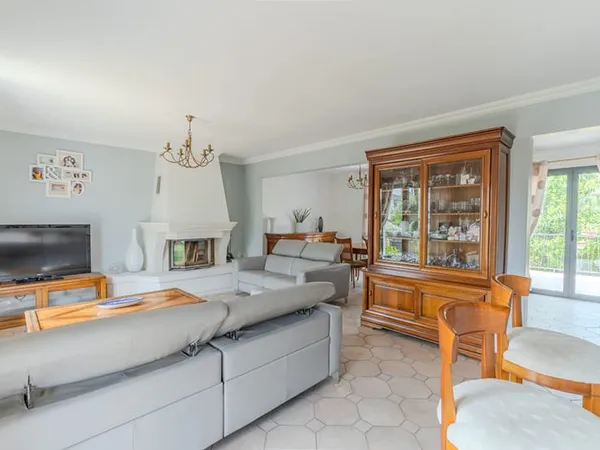 Maison familiale spacieuse et lumineuse de 6 pièces dans cadre verdoyant à Gournay-sur-Marne