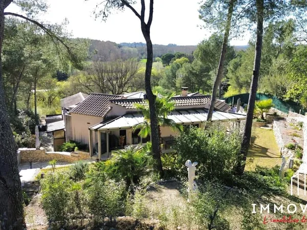 Villa d'architecte T8 de 200m² sur environ 2000m² de parcelle
