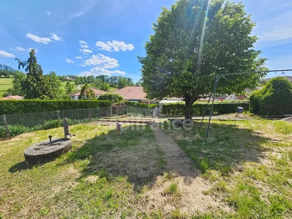 Maison à vendre 8 pièces avec sous-sol garage et dépendances et jardin de 1000 m² CHAMBOST LONGESSAI