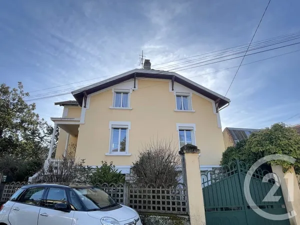 Maison 10 pièces 236 m²