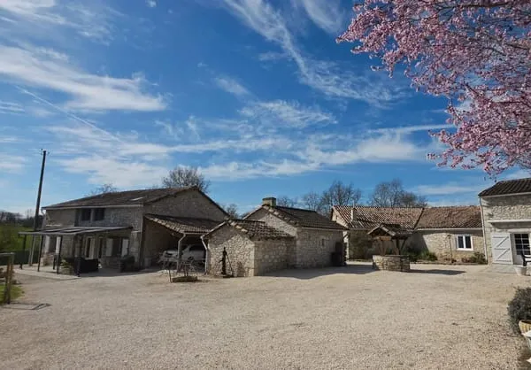 Eymet en Dordogne, ensemble de 2 maisons en pierre rénovées