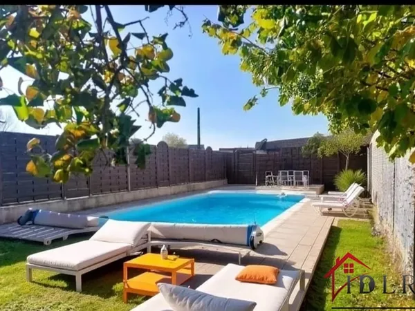 Maison rénovée 190 m2 avec piscine centre Lure, rare