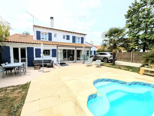 Maison familiale160 m²-6 pieces-Garage56m²-Piscine