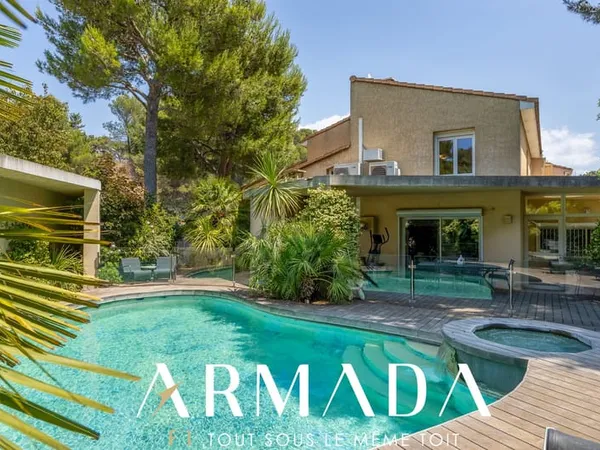 Maison - 4 pièces-165 m² - Terrain 444 m²