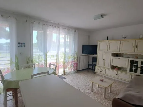 Boucanet, Rez-de-chaussée, appartement de type P2 cabine de