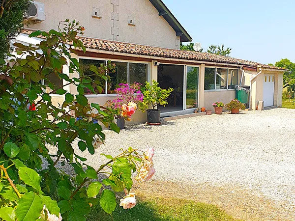 Maison 181 m² - Barbezieux (16) - 4/5 chambres, terrain 3 300 m², 2 garages