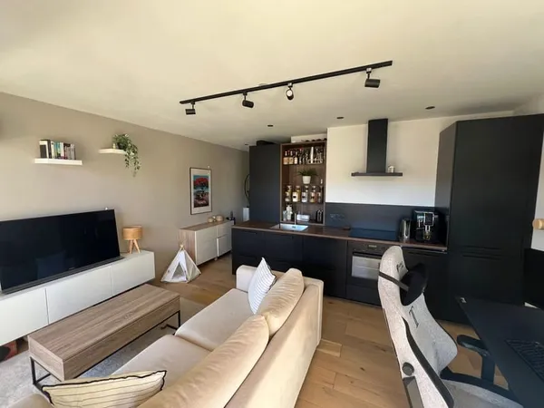 À VENDRE - T2 rénové avec terrasse et parking - Place des Patriotes, Montpellier