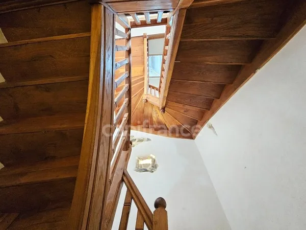 MAISON SPACIEUSE ET ATYPIQUE, 182M2 HABITABLES, 3 CHAMBRES, GRANDE TERRASSE AVEC VUE DÉGAGÉE et IMPR