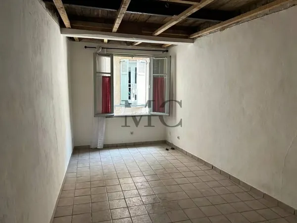VILLAGE AURIOL - STUDIO DE 24.60 m2 - INVESTISSEUR