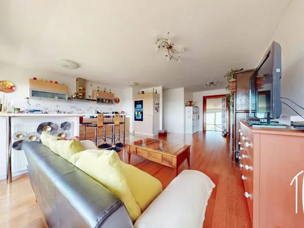 EXCLUSIVITE - THIAIS - APPARTEMENT 4 PIECES - BALCON - PARKING X2 - CAVE - PROCHE COMMERCES ET TRANS