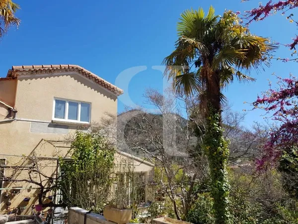 Villa avec bassin et vue à Buis-les-Baronnies