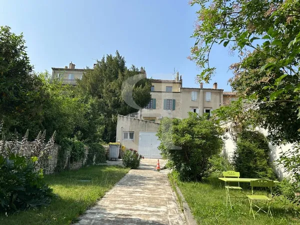Appartement avec balcon dans le centre-ville de Nyons
