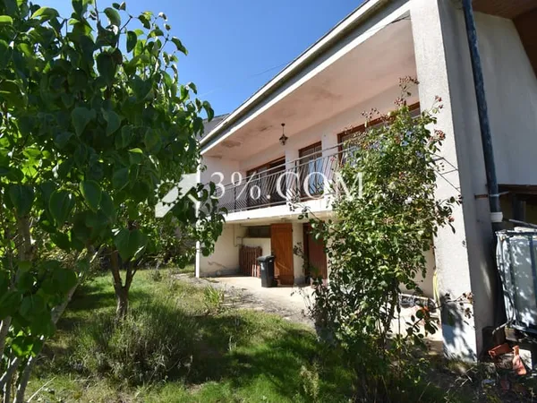 Maison individuelle de 142 m2 avec 4 chambres, cuisine équip