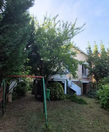 Créteil L'Échat : Maison de Charme avec Magnifique Jardin Arboré, fort potentiel !