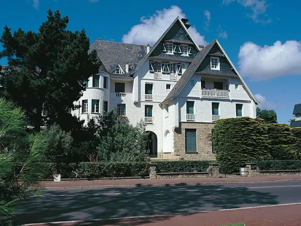 LA BAULE quartier centre équestre et Casino