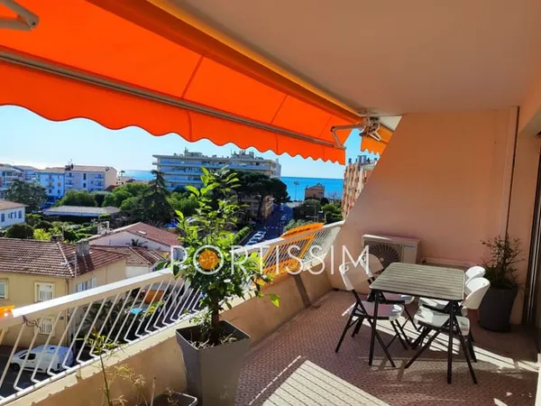 Cros de Cagnes appartement 2 pièces vue mer
