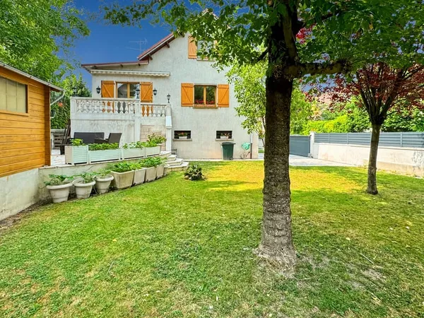 Maison familiale de 223 m² au coeur de la Pépinière, à 7 min