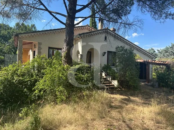 Villa avec vue et terrain dans la région de Nyons