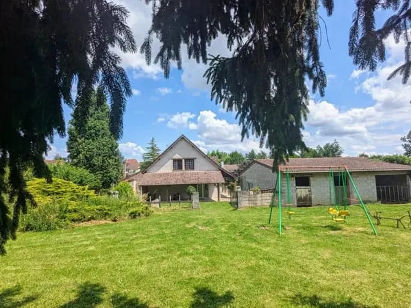 Maison individuelle avec dépendances