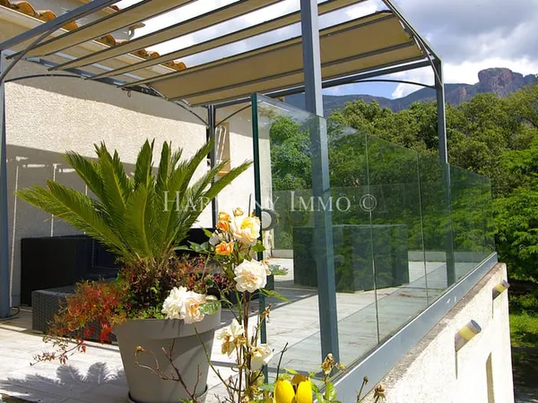 Très jolie villa avec piscine & vue dégagée sur le Mont Gozz