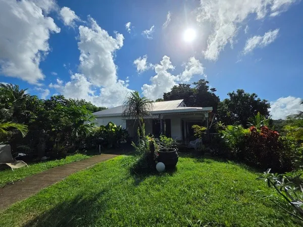 Villa 5 chambres + 2 F2 indépendants sur plus de 2400 m² de terrain