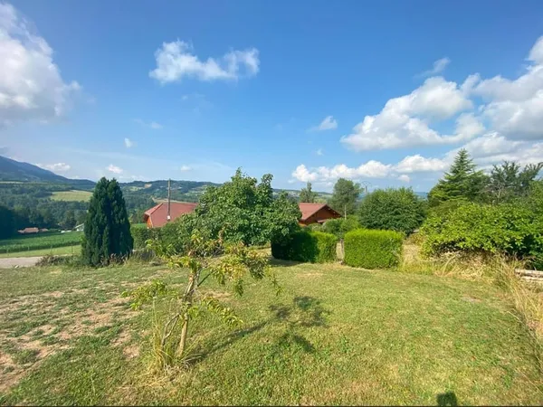 Terrain à bâtir de 588 m² à THORENS-GLIERES (74)