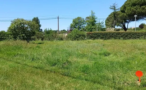Terrain à bâtir de 740 m² à LAVERNOSE-LACASSE (31) au prix de 99000€.