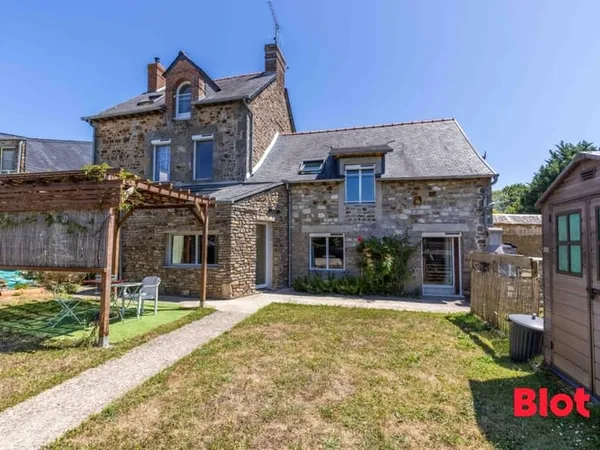 Charmante maison en pierre de 160m² - Centre bourg Saint Médard sur Ille