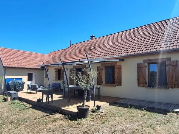 Maison 5 chambres, double garage et jardin