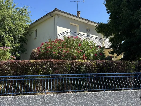 Charmante maison avec terrain constructible Quartier calme