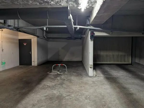 A VENDRE : PARKING SOUS-SOL - EMBOUCHURE/PONTS JUMEAUX