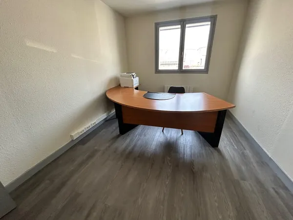 BUREAU ZONE D'ACTIVITE DE MOZAC 12M2