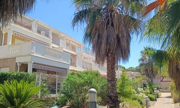 ** Bord de Mer ** Résidence Standing ** REZ-DE-JARDIN ** Appartement 2 pièces 56.76 m2 **