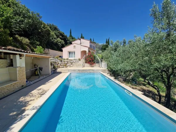 Belle villa avec piscine sur les hauteurs de Nyons