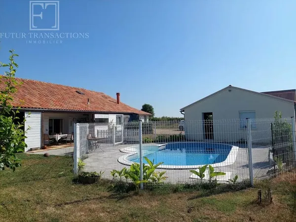 Maison avec 2 logements et piscine