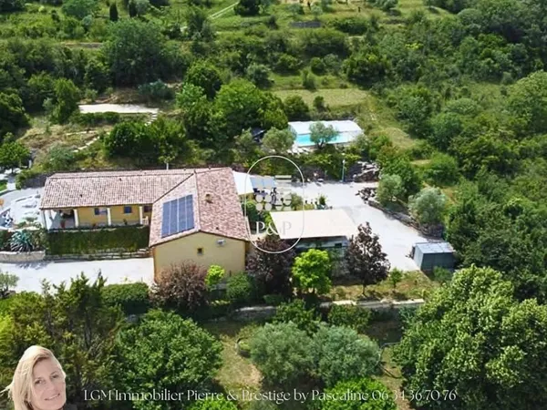 Villa plain pied - 5 chambres - 2 Gites