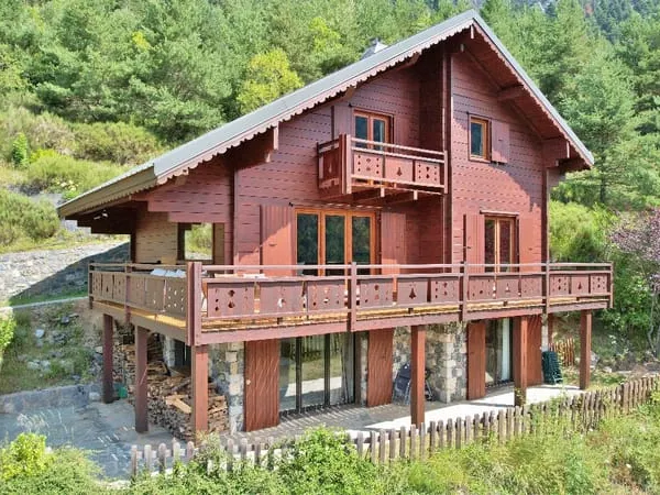 VALDEBLORE, chalet 8 pièces et terrain attenant