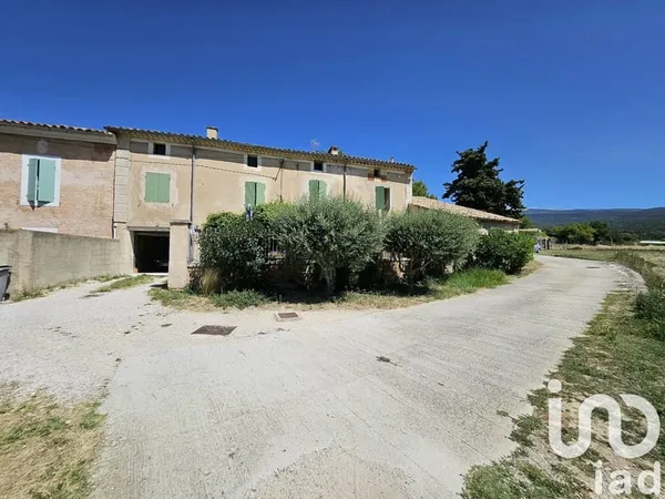 Bâtiment 235 m²