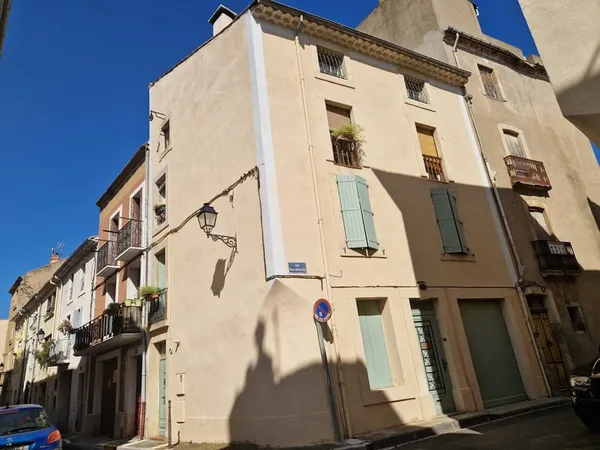 Maison de ville en R+3 avec garage moto